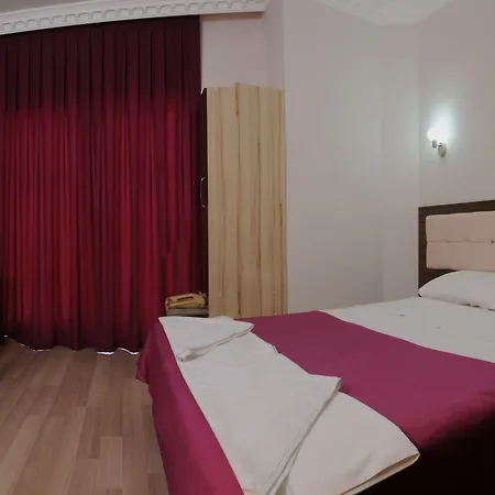 Rosy מלון מרמריס