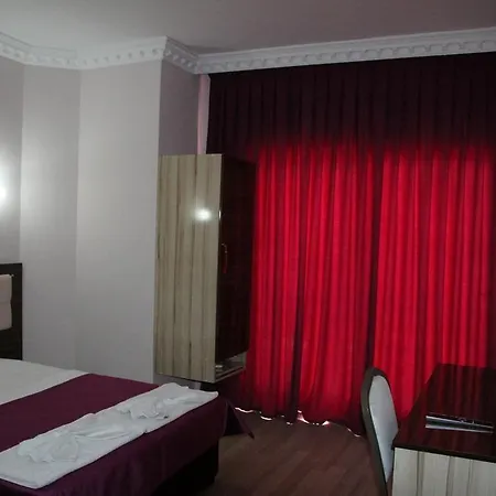 Rosy מלון מרמריס